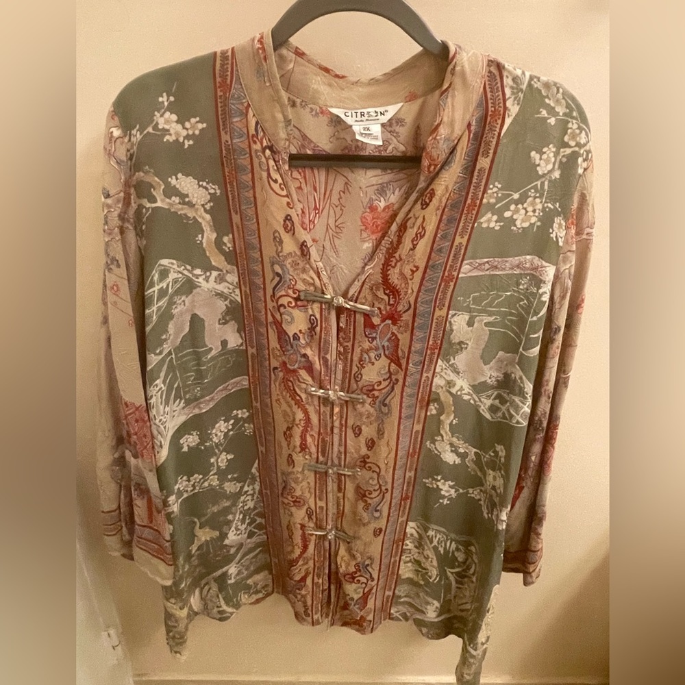 Citron 100%silk long sleeve top w/front toggle closures. Colorful floral design.